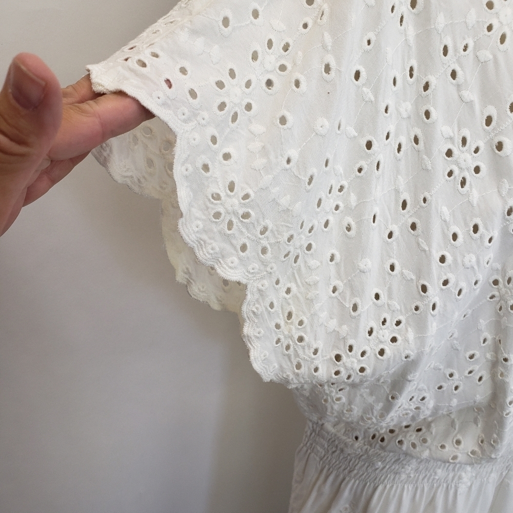 Tobi White Romper eyelet v-neck scallop edges size small - Picture 7 of 11